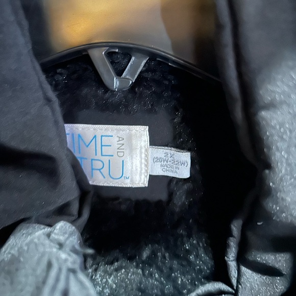 Time and Tru Men's Black Hooded Puffer Jacket - Picture 2 of 7